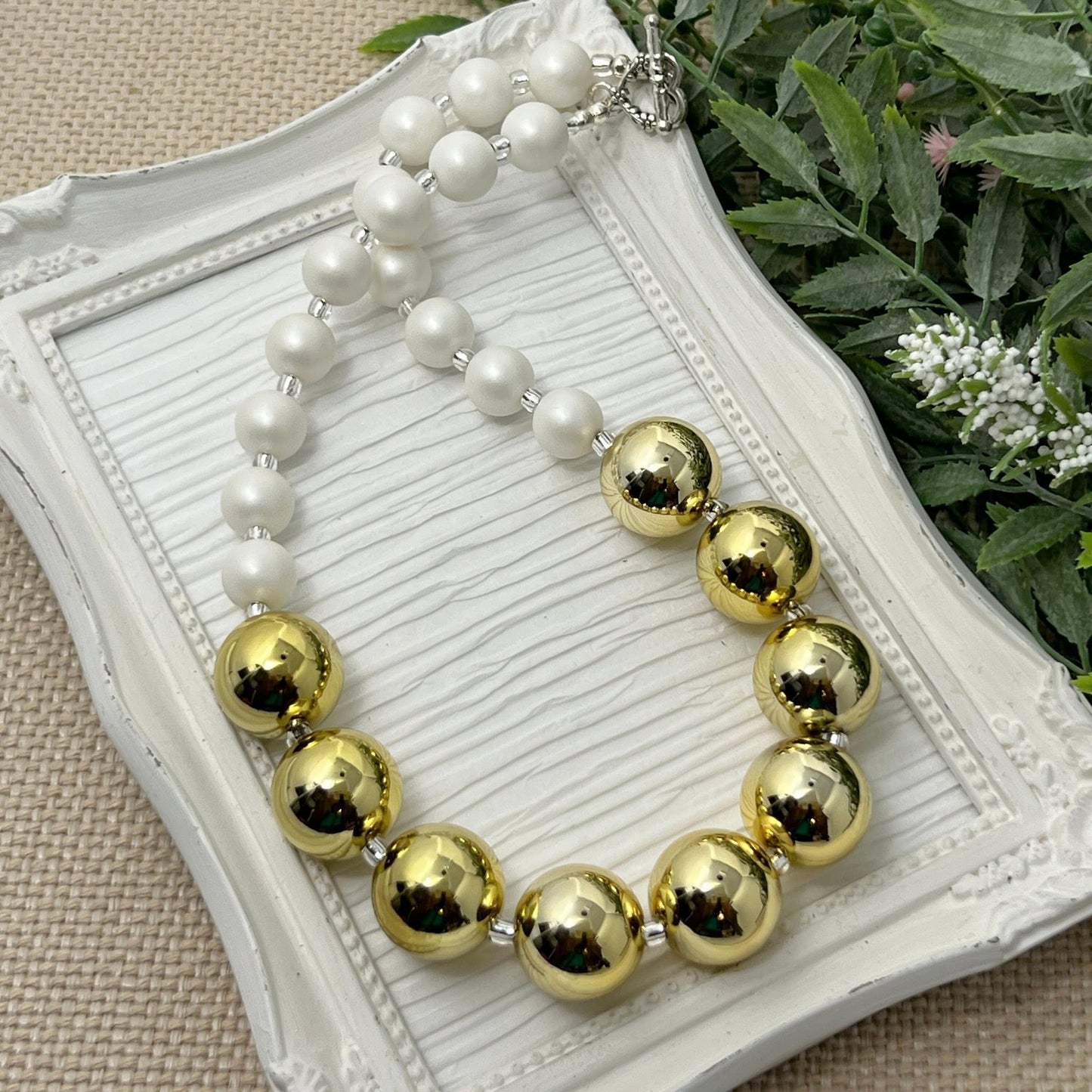 Gold Metallic & White Not-so-chunky Necklace