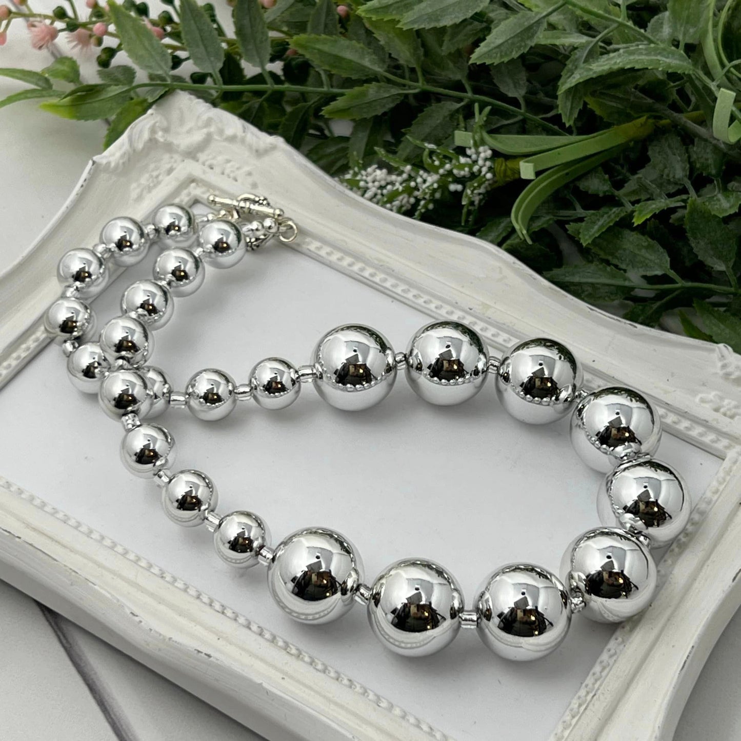 All Silver Metalic Not-so-chunky Necklace