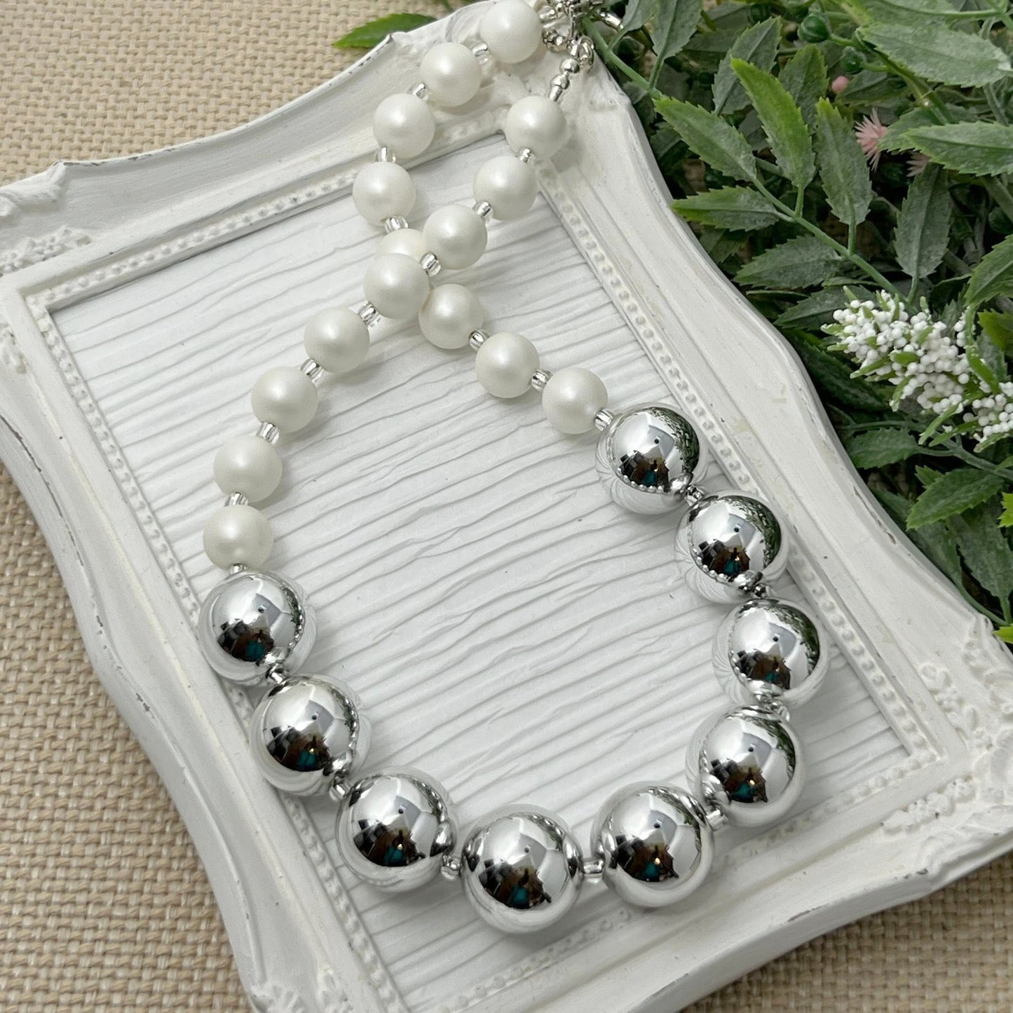 Silver Metallic & White Not-so-chunky Necklace